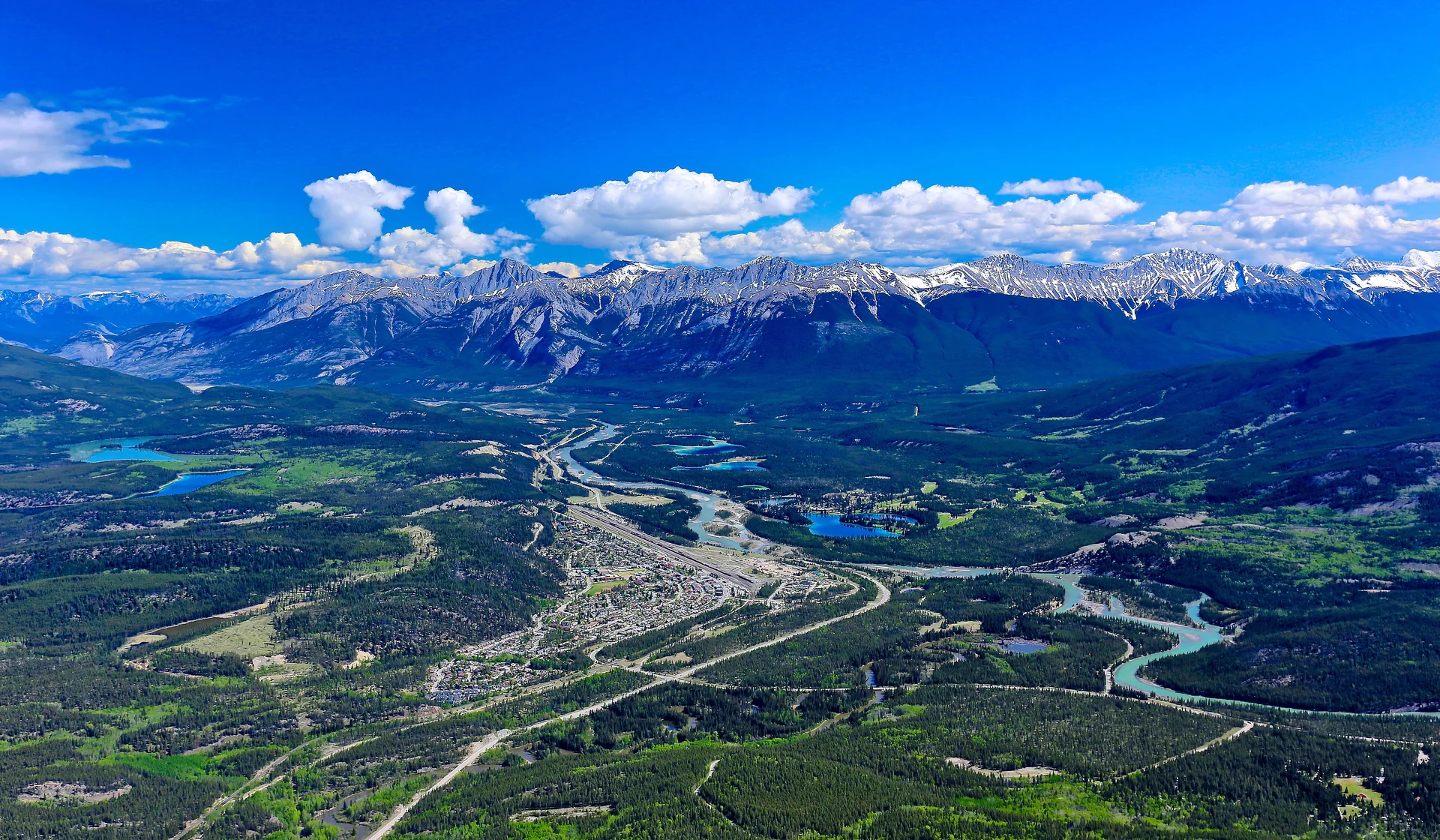 Jasper town set within a broad mountain valley